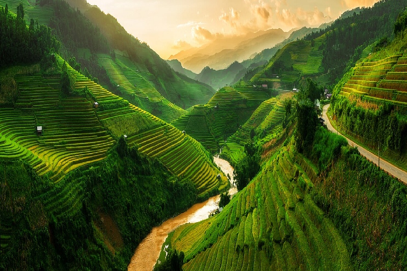 Za Prirodnimi Krasami Vietnamu PRÍRODNÍ KRÁSY VIETNAMU